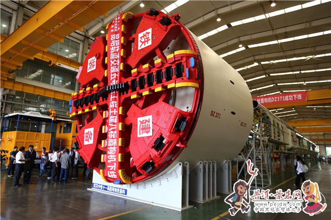 [园区装备]20170914U102中国铁建地下设备西南基地盾构机生产。本报记者 张彤 摄.jpg