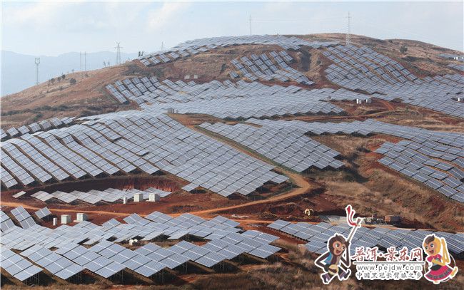 重点产业发展-新能源-太阳能光伏发电-洱源大佛山光伏电站001（杨峥 摄）.jpg