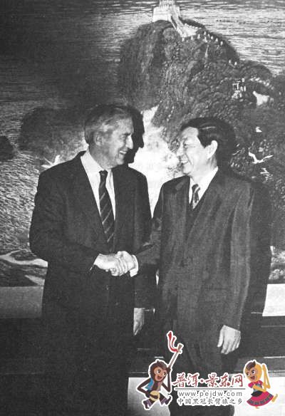 1994年1月20日，朱镕基在人民大会堂会见美国财政部部长本特森。.jpg